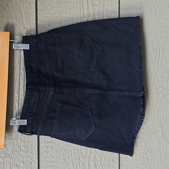 PrettyLittleThing black denim skirt fray hem 0 - Picture 7 of 8